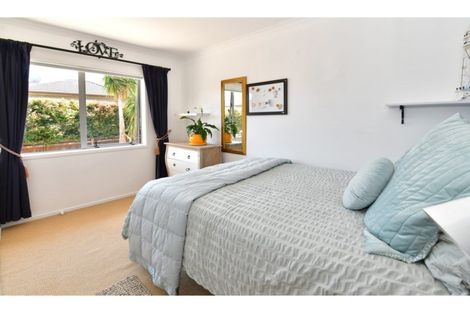 Photo of property in 10 Seamount Drive, Red Beach, 0932