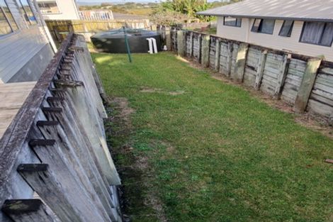 Photo of property in 8a Waiari Road, Conifer Grove, Takanini, 2112