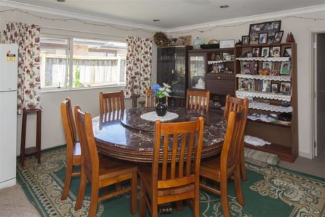 Photo of property in 2c Waikaukau Road, Glen Eden, Auckland, 0602