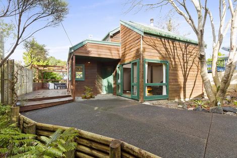 Photo of property in 1048 Scenic Drive North, Swanson, Auckland, 0816