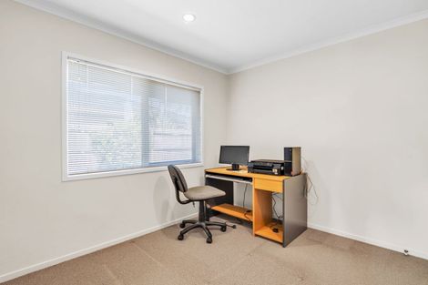 Photo of property in 21 Saltwood Street, Red Beach, 0932