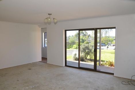 Photo of property in 1/11 Askew Place, Farm Cove, Auckland, 2012