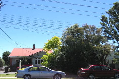 Photo of property in 2/79 Shakespeare Road, Milford, Auckland, 0620