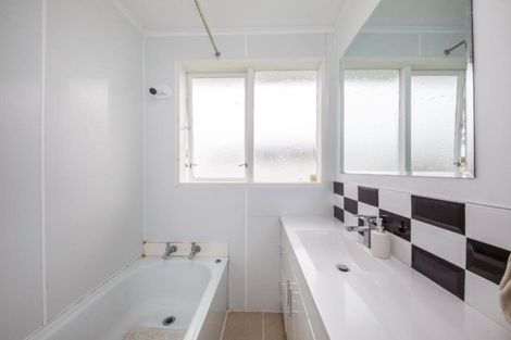 Photo of property in 26 Rhodes Drive, Kelvin Grove, Palmerston North, 4414