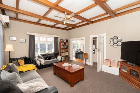 Photo of property in 13 Forest Lake Road, Forest Lake, Hamilton, 3200