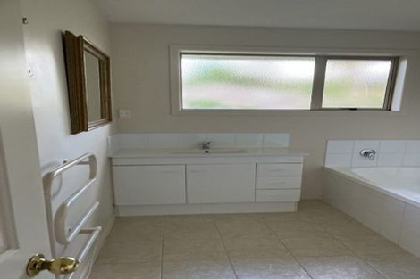 Photo of property in 4 Nottingham Place, Northcross, Auckland, 0630