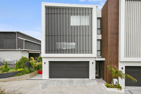 Photo of property in 2/11a Baring Terrace, Strandon, New Plymouth, 4312