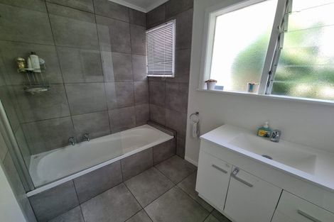 Photo of property in 2/16 Hogans Road, Glenfield, Auckland, 0629