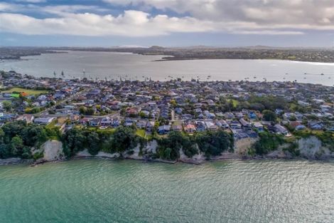 Photo of property in 98 Clovelly Road, Bucklands Beach, Auckland, 2012