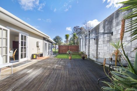 Photo of property in 84 Lethbridge Street, Feilding, 4702
