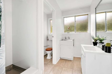 Photo of property in 2/33 Grassways Avenue, Pakuranga, Auckland, 2010