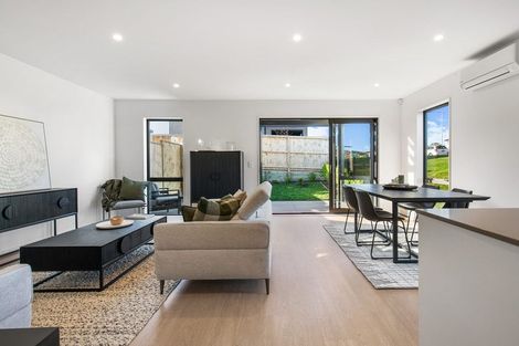 Photo of property in 2/529g Massey Road, Mangere, Auckland, 2022