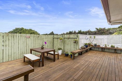 Photo of property in 98 Collingwood Road, Waiuku, 2123