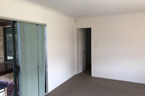 Photo of property in 4 Belleek Close, Weymouth, Auckland, 2103