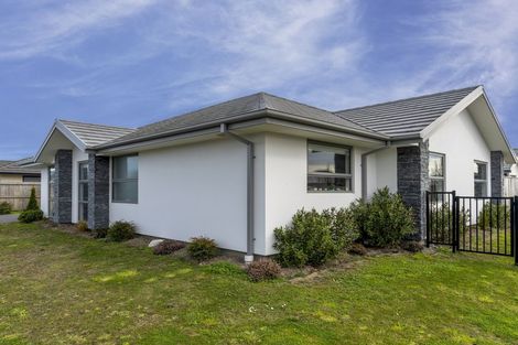 Photo of property in 12 Robalan Close, Halswell, Christchurch, 8025