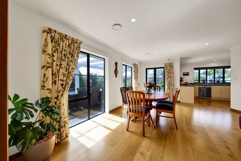 Photo of property in 10 Kinross Drive, Merrilands, New Plymouth, 4312