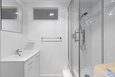 Photo of property in 9 Pohutukawa Avenue, Red Beach, 0932