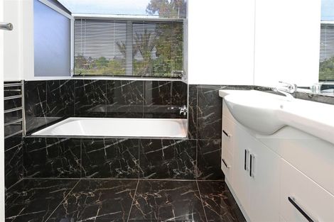 Photo of property in 40 Glamorgan Drive, Torbay, Auckland, 0630