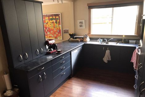 Photo of property in 18 Jensen Street, Hokowhitu, Palmerston North, 4410