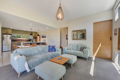 Photo of property in 15 Whitby Close, Waikawa, Picton, 7220