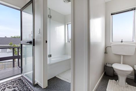 Photo of property in 13 Tetrarch Place, Totara Vale, Auckland, 0629