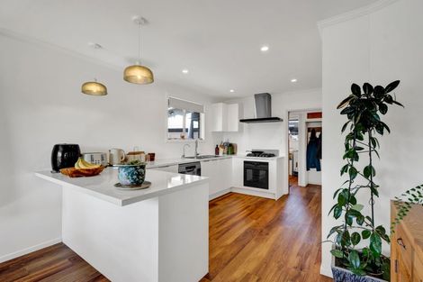 Photo of property in 44 Wairau Road, Oakura, 4314