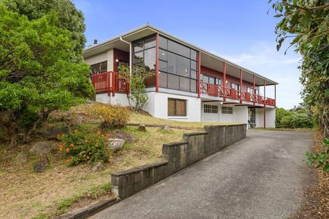 Photo of property in 15 Frimley Terrace, Waikanae Beach, Waikanae, 5036