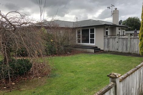 Photo of property in 1 Woodstock Place, Hokowhitu, Palmerston North, 4410