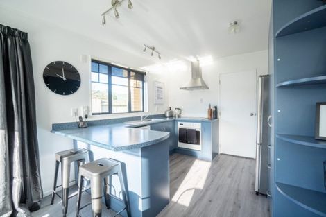 Photo of property in 8 Logan Place, Kelvin Grove, Palmerston North, 4414