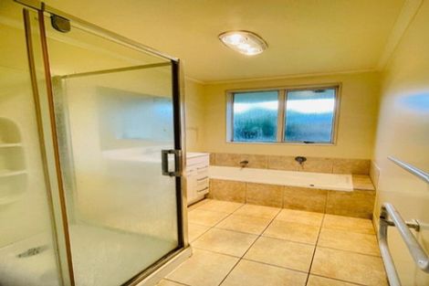 Photo of property in 53 Kayes Road, Pukekohe, 2120