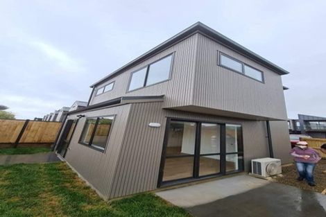 Photo of property in 15 Otaimako Place, Mangere, Auckland, 2022
