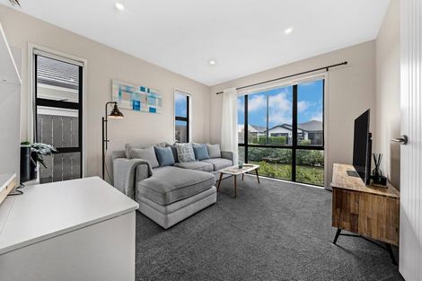 Photo of property in 12 Tarras Road, Kumeu, 0810