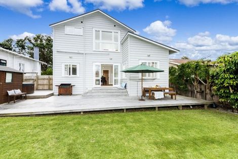 Photo of property in 22 Onewa Road, Northcote Point, Auckland, 0627