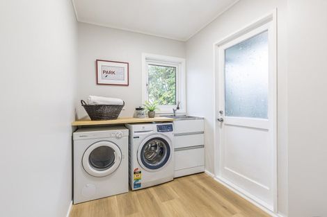 Photo of property in 17 John Witton Drive, Crofton Downs, Wellington, 6035