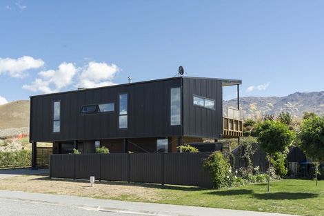 Photo of property in 33 Stratford Drive, Mount Pisa, Cromwell, 9383