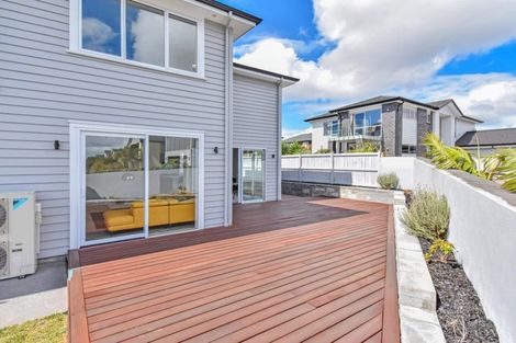 Photo of property in 16 Milano Boulevard, Karaka, Papakura, 2113