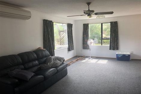 Photo of property in 2 Bogle Grove, Stokes Valley, Lower Hutt, 5019