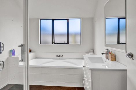 Photo of property in 3 Beech Place, Hawera, 4610