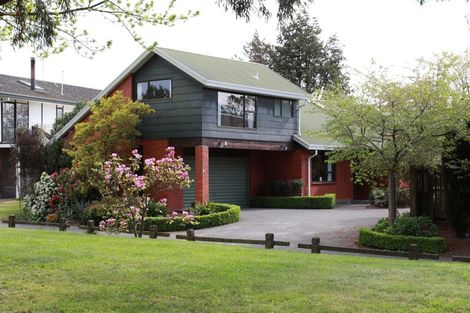 Photo of property in 28 Tyndale Place, Ilam, Christchurch, 8041