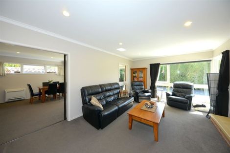 Photo of property in 27 Hillcrest Place, Avonhead, Christchurch, 8042