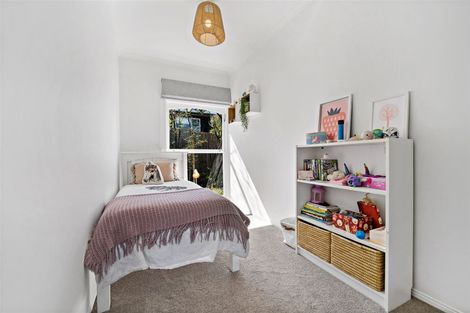 Photo of property in 1 Riviera Place, Hauraki, Auckland, 0622