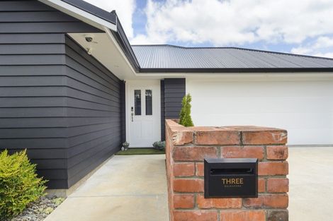 Photo of property in 3 Waimarama Court, Roslyn, Palmerston North, 4414