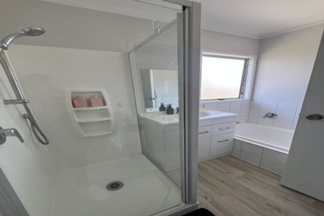 Photo of property in 95 Santiago Crescent, Unsworth Heights, Auckland, 0632