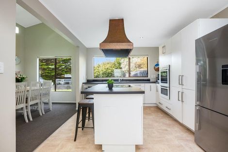 Photo of property in 22 Solander Place, Whitby, Porirua, 5024