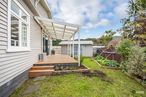 Photo of property in 1/125 Upper Fitzherbert Road, Wainuiomata, Lower Hutt, 5373
