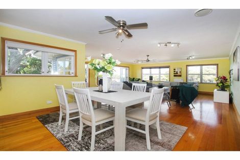 Photo of property in 24 Howard Road, Northcote, Auckland, 0627