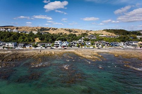 Photo of property in 25 Sunset Parade, Plimmerton, Porirua, 5026