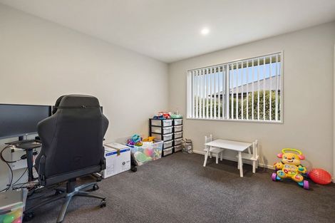 Photo of property in 1 Keeper Close, Woodend, 7610