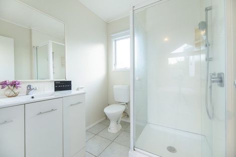 Photo of property in 1/48 Noeleen Street, Glenfield, Auckland, 0629