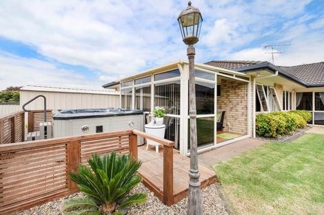 Photo of property in 8 Parkhaven Drive, Rosehill, Papakura, 2113